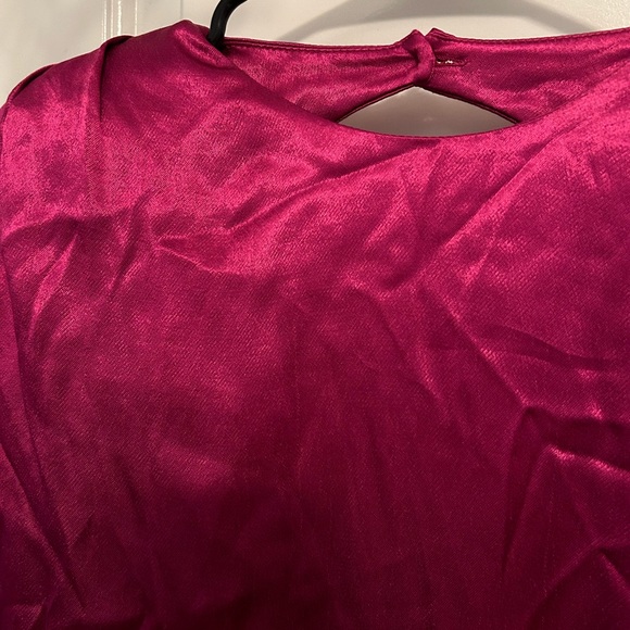 KAREN MILLEN MAGENTA VISCOE SATIN DRESS WITH SHOULDER PADS - Picture 6 of 6